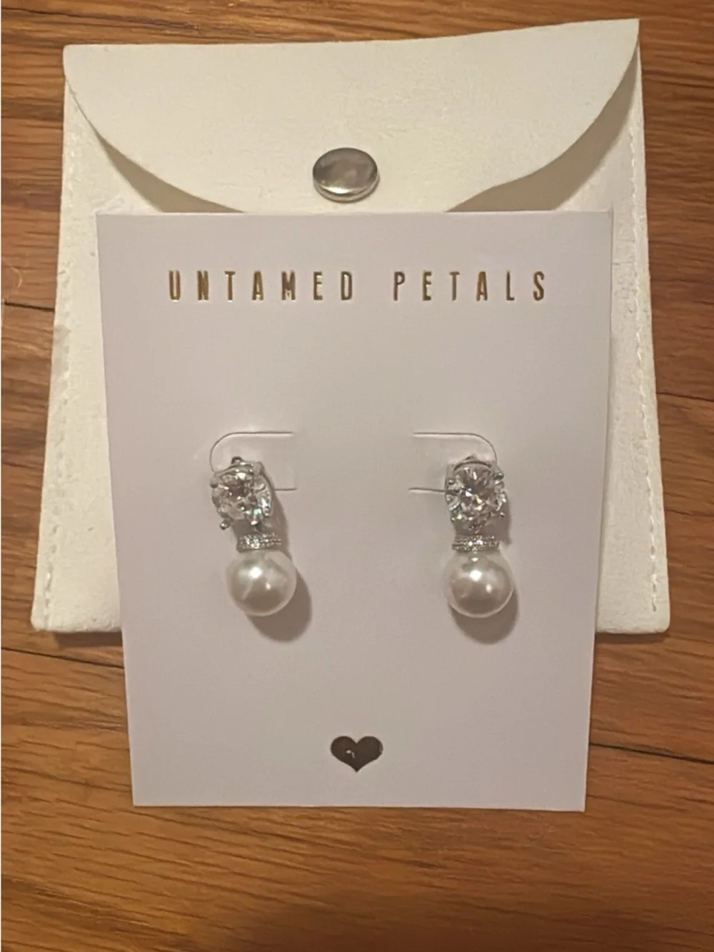 UNTAMED PETALS BY AMANDA JUDGE Silver and White Pearl Drop Earrings - Picture 2 of 4